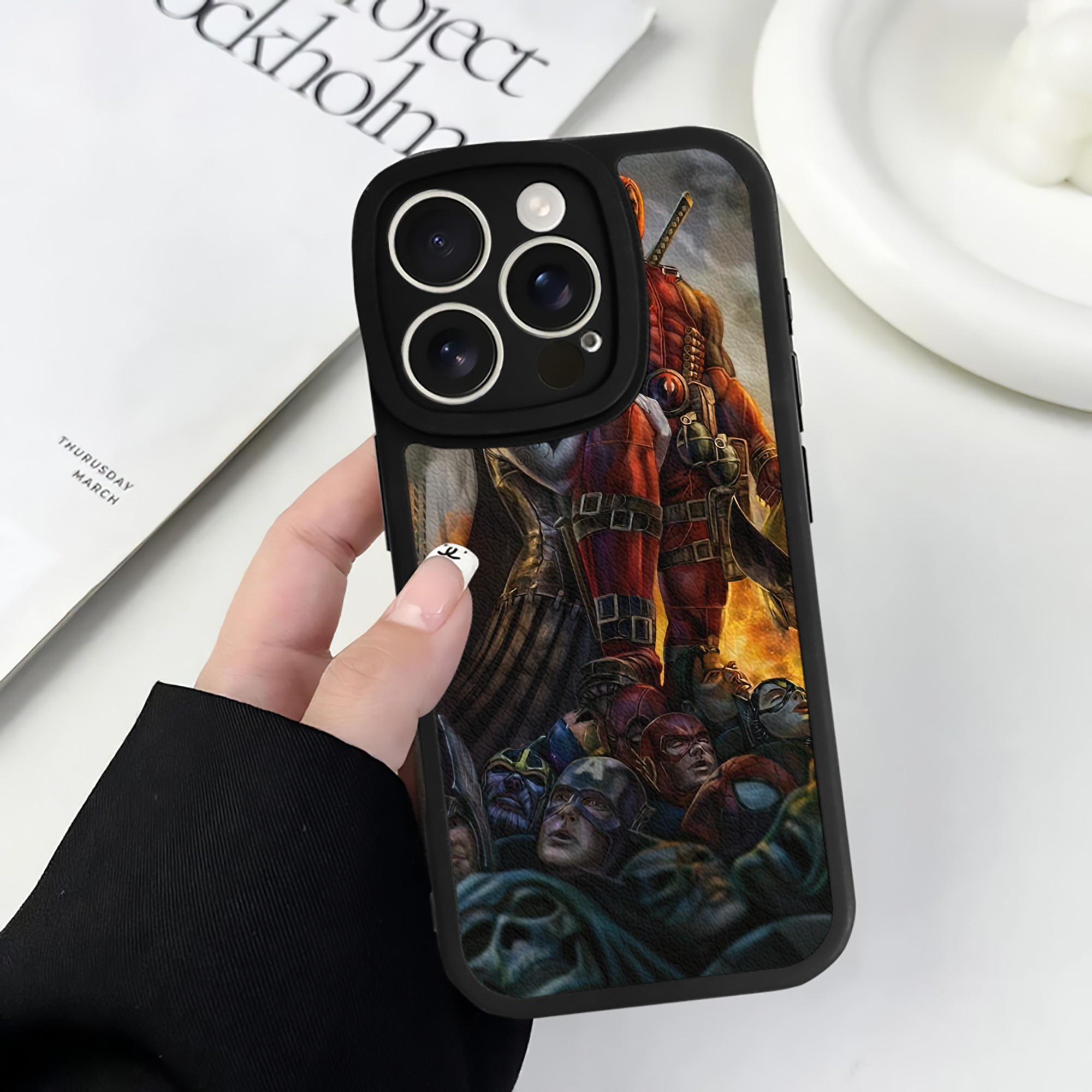 （画像用） Deadpool デッドプール 【iPhone 16シリーズ対応】シリコンスマホケース（レザー調） 材質：シリコン